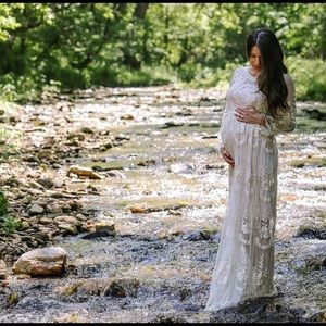 Lace maternity dress for maternity photography